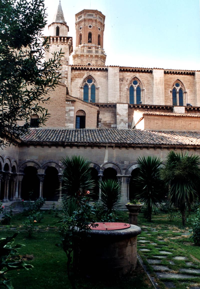 Patio de la Catedral de Santa María de Tudela (Fuente: Wikimedia Commons)