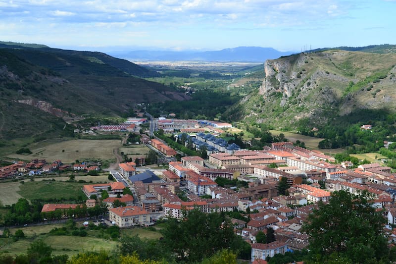 Ezcaray es un encantador pueblito de La Rioja que se nutre del turismo. Fuente: archivo.