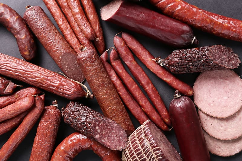 La Organización Mundial de la Salud clasificó a las carnes procesadas en el Grupo 1 de sustancias carcinógenas tras evaluar cientos de estudios científicos internacionales. Fuente: Shutterstock.