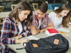 España se desploma en PISA 2025: sindicatos exigen más profesores, menos alumnos por aula y frenar las pantallas