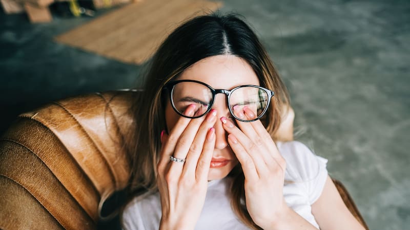 Adiós a los lentes: nueva terapia en gotas para tratar la vista cansada recibe luz verde en EE.UU. Fuente: Shutterstock.