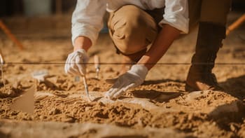 Hallazgo arqueológico | Descubren más de 150 piezas prehispánicas ocultas durante siglos en una cueva: tienen 1400 años de antigüedad