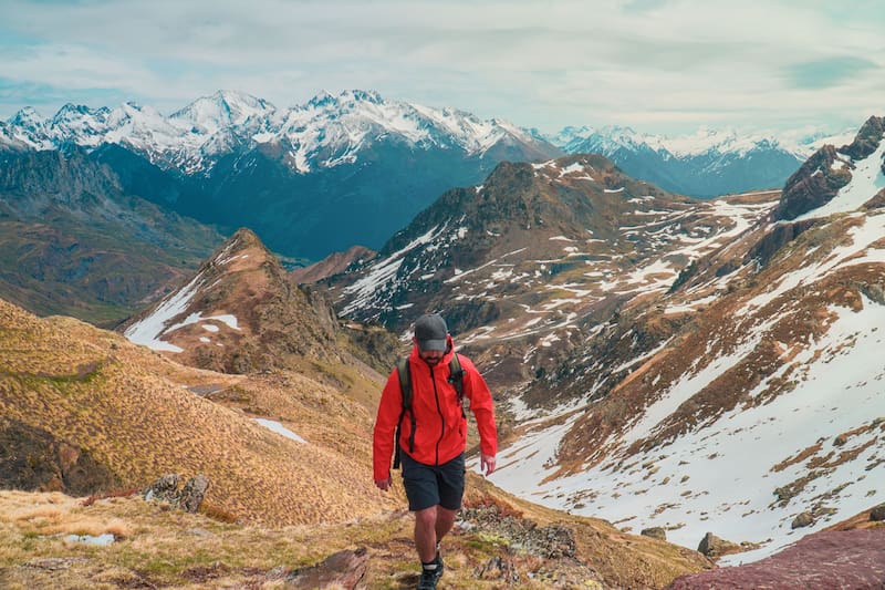 Durante los meses de calor, el senderismo es una de las actividades más populares de Formigal. (Fuente: Shutterstock)