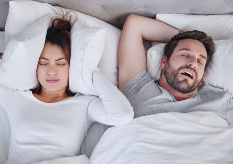 Los ronquidos son una de las principales razones por las que algunas parejas optan por dormir separadas (Fuente: archivo)