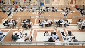 Ya es oficial | El Gobierno dio marcha atrás y los empleados públicos no cobrarán el aguinaldo en junio