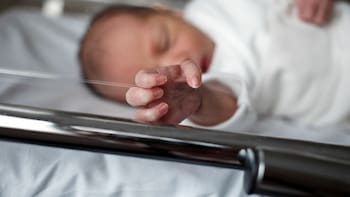 Adiós a la Ley del Registro Civil: modifican las actas de nacimiento y confirman cómo deberán llevar los apellidos todos los hermanos