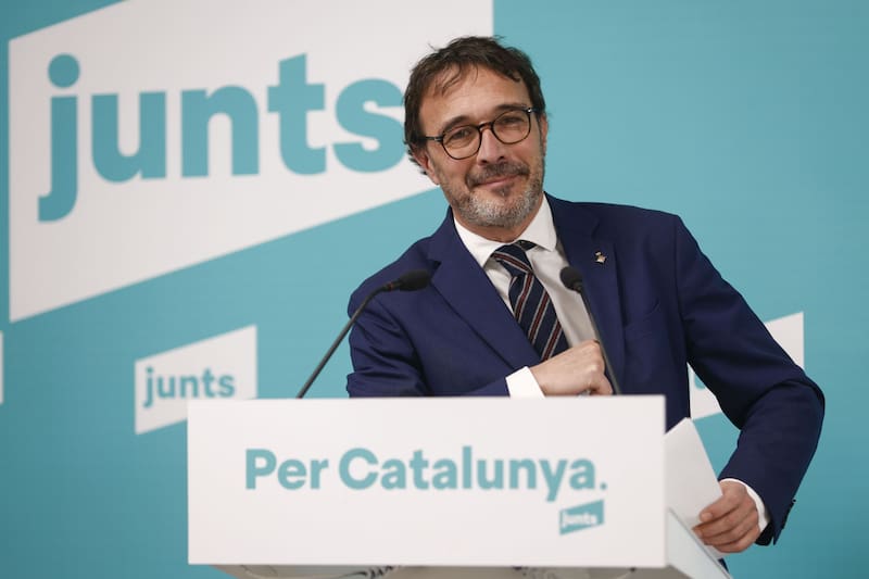 El vicepresidente y portavoz de JxCat, Josep Rius, ha exigido este lunes al Gobierno de Pedro Sánchez que retire sus tres primeros decretos ley y los pacte con Junts, antes de volver a presentar una serie de decretos "individualizados" para cada uno de los temas que abordan. EFE