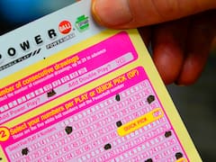 Compró un boleto en una licorería durante el Memorial Day y se hizo millonario con Powerball