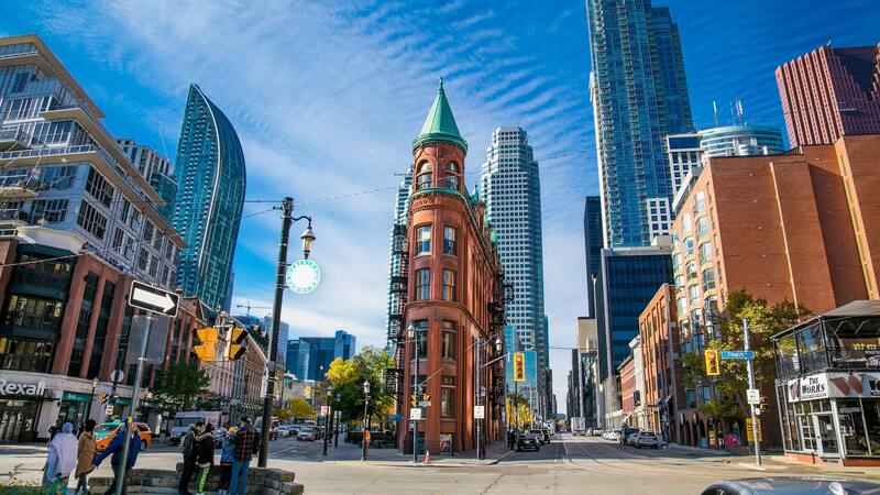 La atención médica universal y gratuita es un pilar fundamental en la nación reconocida como la más segura a nivel global.