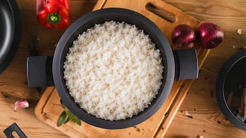Cómo evitar que el arroz se pegue en la cacerola: el secreto para que quede suelto y perfecto