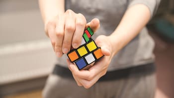 Un chico de 5 años rompió el récord mundial del Cubo Rubik y es el orgullo de todo un país