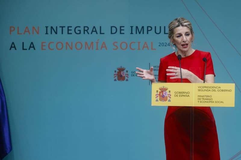 El Ministerio de Trabajo, liderado por Yolanda Díaz, ha alcanzado un acuerdo con los sindicatos CCOO y UGT para reducir la jornada laboral máxima a 37,5 horas semanales antes de finalizar 2025, sin disminución salarial. (Imagen: archivo)