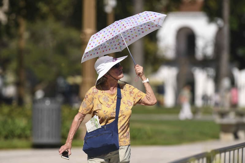 Las temperaturas bajarán en buena parte del país, mientras el levante soplará con fuerza en el Estrecho.