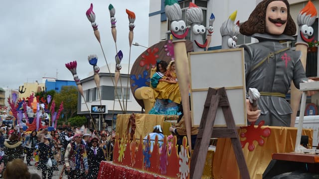 Es oficial | El carnaval de Cádiz sale a la calle con decenas de chirigotas y comparsas durante una semana entera y aspira a ser Patrimonio de la Humanidad