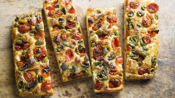 Focaccia casera para picadas: cuál es la mejor receta y cómo cortarla perfecto