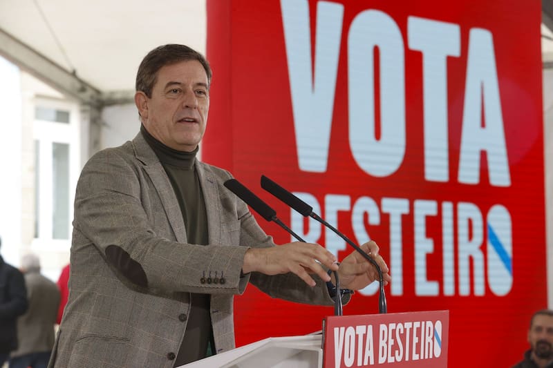 Mitín del PSOE en Ferrol: el candidato del PSdG a la Xunta, José Ramón Gómez Besteiro, encabeza el acto. EFE.