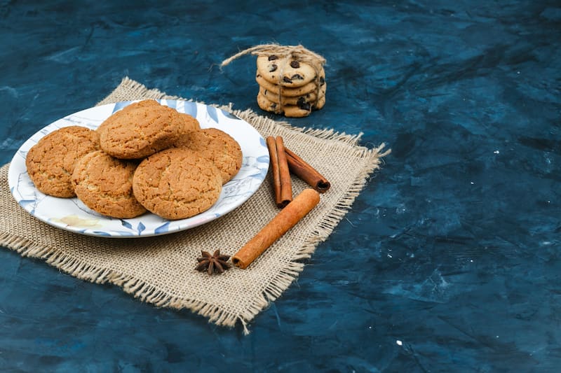 Galletas de canela y azúcar rubia. Fuente: Freepik
