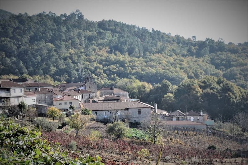 La aldea de Pazos de Arenteiro está rodeada de montañas que la aíslan del bullicio y la conectan con la naturaleza. (Foto: archivo)