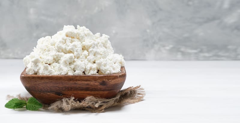 El queso cottage, el ingrediente clave para una cena baja en grasas y rica en proteínas. (Foto: Freepik)