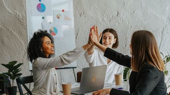 Ante el freno de la banca tradicional, mujeres mexicanas encuentran una mina de oro en las plataformas digitales