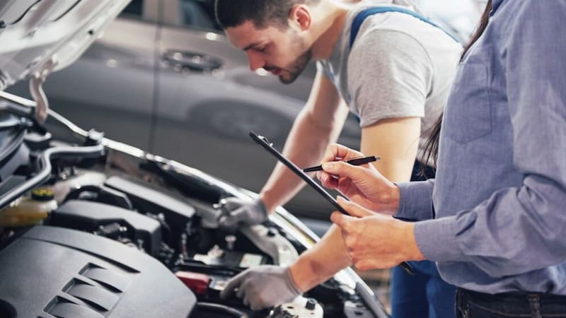 Illinois exige una prueba de emisiones obligatoria para muchos vehículos. Fuente: Freepik.