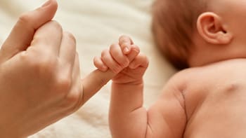 Peligra la Ley de Registro Civil: las madres ya pueden exigir que sus hijos lleven su apellido desde el nacimiento