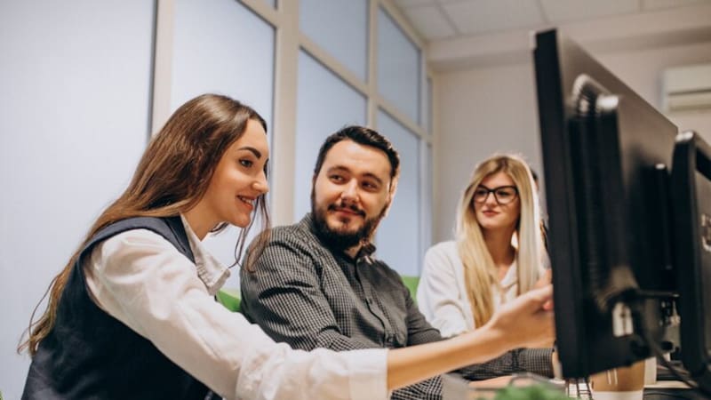 Cerca de un millón de trabajadores autónomos en España recibirán una devolución promedio de 600 euros. (Foto: Freepik.es)