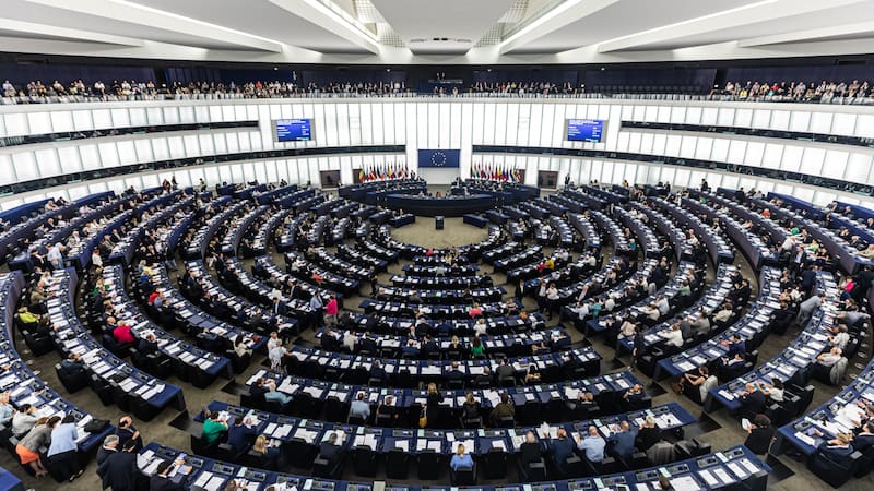 Tanto el Parlamento Europeo como el Consejo de la UE deben aprobar formalmente el acuerdo político alcanzado (Fuente: Shutterstock)