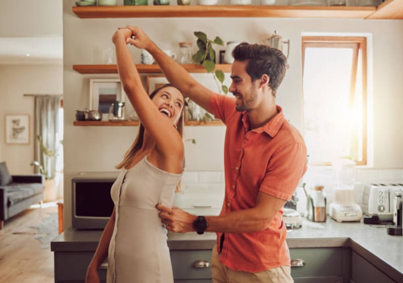 Oxford reconoció efectos positivos de bailar salsa como respuesta a la depresión en los jóvenes.
