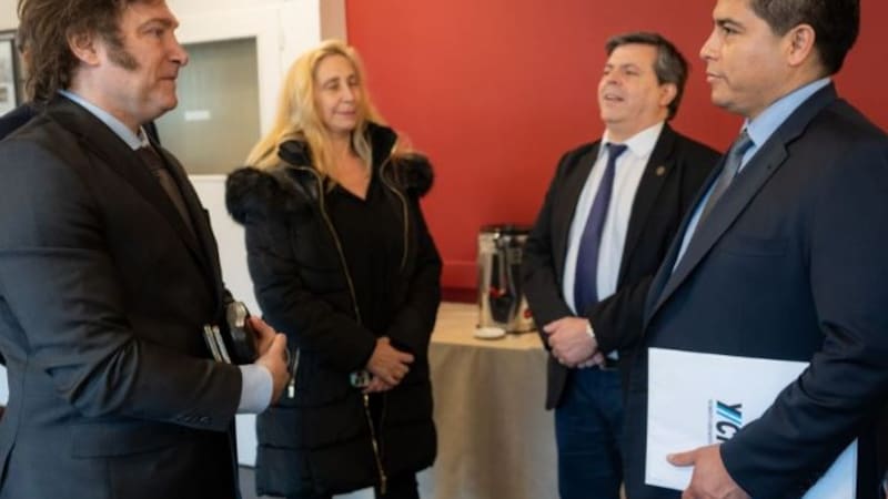 Claudio Vidal recibió a Javier Milei y a Karina Milei en su paso por Santa Cruz hacia la Antártida
