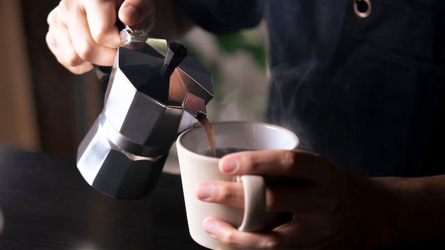 Lidl ofrece una cafetera italiana por menos de 10 euros: prepara hasta 9 tazas de café expreso fuerte y aromático