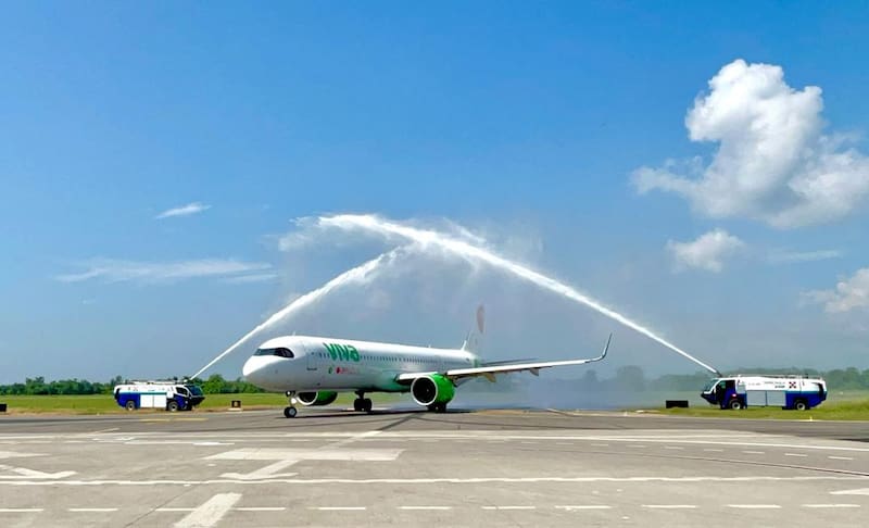 Volaris y Viva Aerobus buscan fusionar sus empresas controladoras para conformar un grupo aeronáutico. Foto: Archivo.