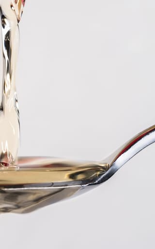 Limpiar los vidrios con agua y vinagre: para qué sirve y cómo aplicar la mezcla para una limpieza efectiva