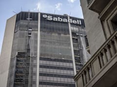 Tras la OPA fallida, Banco Sabadell obtiene un beneficio récord de 1390 millones pero se hunde en la bolsa