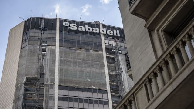 Tras la OPA fallida, Banco Sabadell obtiene un beneficio récord de 1390 millones pero se hunde en la bolsa