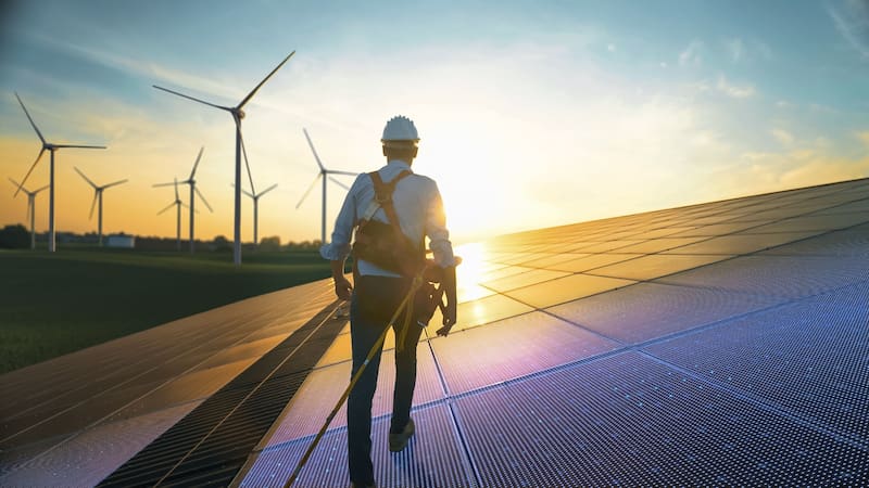 De acuerdo al director de Banco Actinver, Francisco Lira hay 50 mil millones de dólares listos para invertirse en proyectos de energía eólica, solar y centros de datos en México.