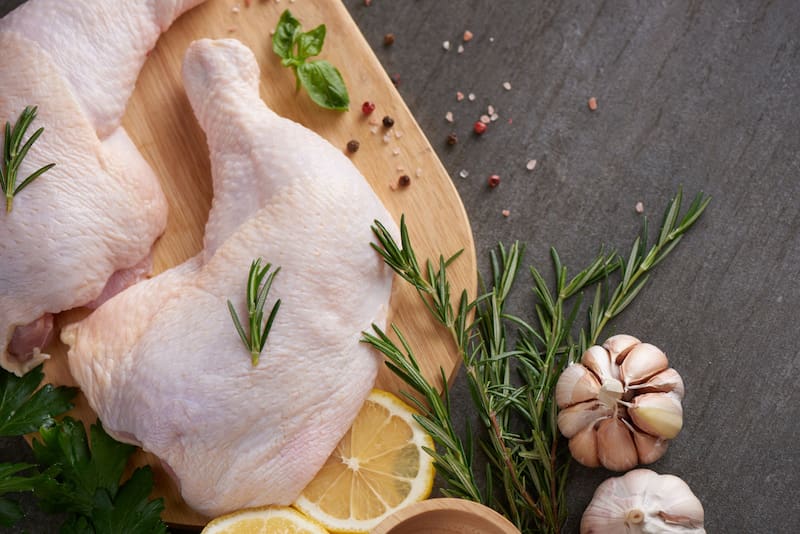 Las autoridades federales confirmaron un retiro nacional que involucra a uno de los productos de pollo congelado más vendidos en Estados Unidos. Foto: Archivo.