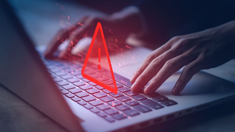 La Guardia Civil pone el foco en la compraventa online de productos escolares y aconseja evitar la operación cuando algún elemento genere dudas. (Fuente: Shutterstock).