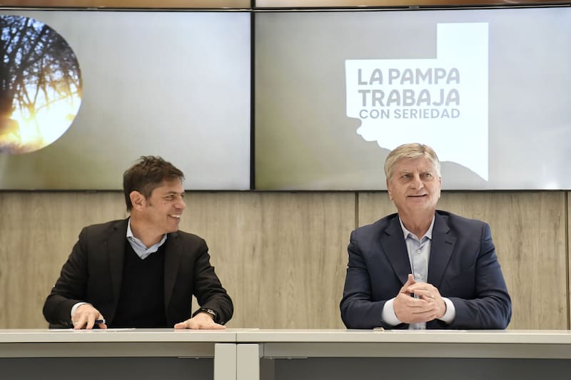 Axel Kicillof y Sergio Ziliotto, ambos gobernadores de Unión por la Patria, firmaron convenios en La Pampa