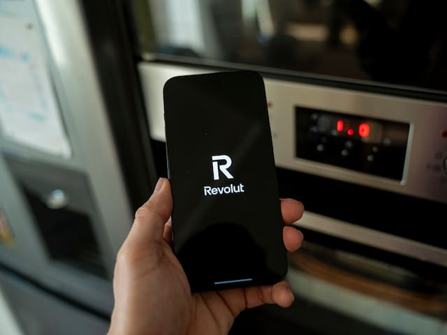 Revolut prepara su llegada a la Argentina: cómo funciona una fintech con sistema nervioso de IA