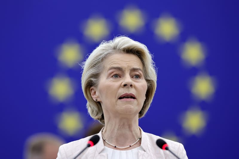La presidenta de la Comisión Europea, Ursula von der Leyen, planea viajar este sábado a Brasil para la firma del acuerdo. Foto: EFE.