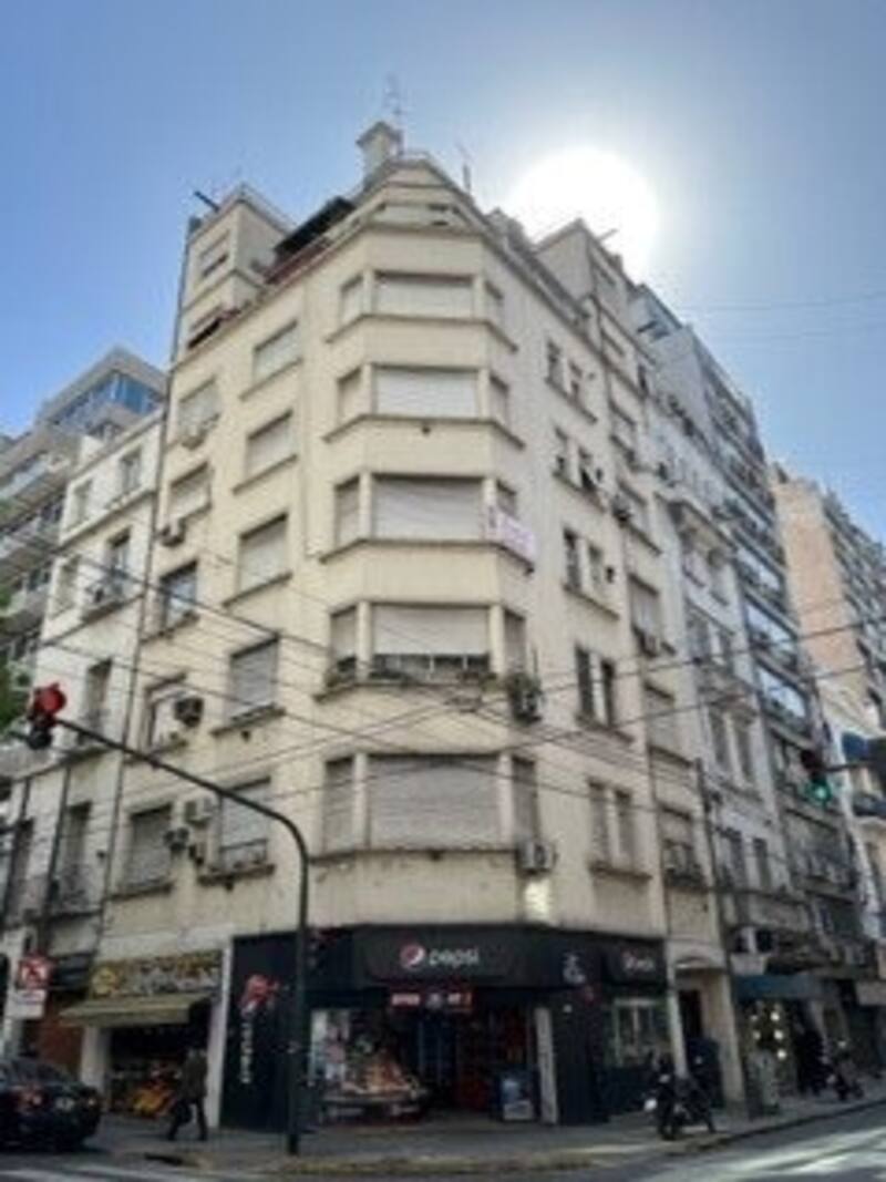 Viamonte 1487 en el barrio de San Nicolás