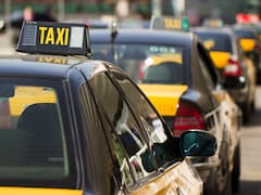 ¿A cuánto quedó la tarifa mínima de taxi en 2026 tras el aumento del salario mínimo?