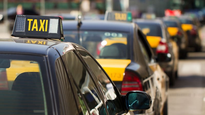 Las tarifas de taxi en Colombia fueron actualizadas en 2026 tras el aumento del salario mínimo y la revisión de costos operativos. (Fuente: archivo)