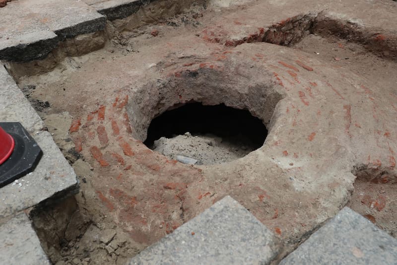 Restos arqueológicos hallados en un patio del Museo Histórico Cabildo. Fuente: EFE