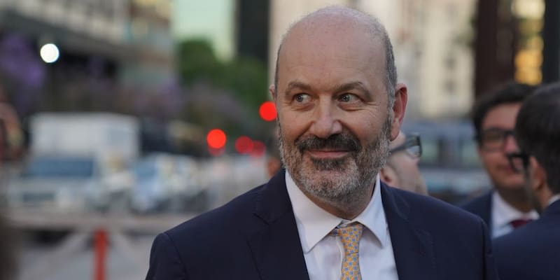 Sturzenegger destacó las ventajas del plan económico de Milei ante los empresarios nucleados en la CEOE. (Fuente: archivo).