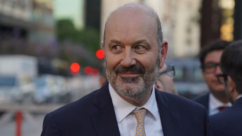 Sturzenegger destacó las ventajas del plan económico de Milei ante los empresarios nucleados en la CEOE. (Fuente: archivo).