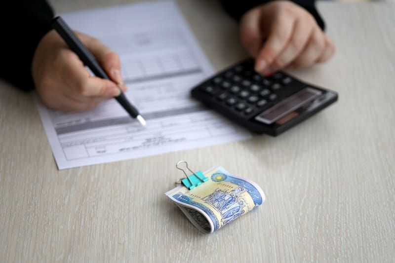 De cuánto es la multa por no declarar ingresos extra en efectivo ante el SAT. Fuente: Shutterstock.