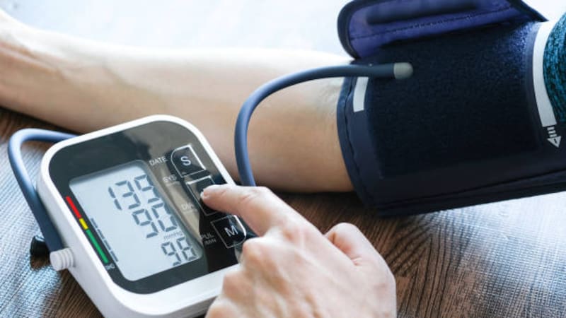 Alerta por hipertensión: el nuevo valor de presión que recomiendan para prevenir infartos y ACV