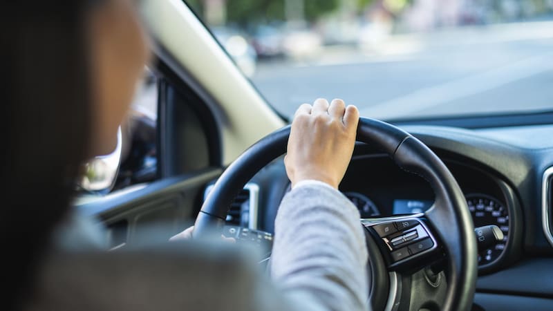 Viajar solo en el coche puede significar en multas de hasta 30.000, según un proyecto de la DGT. (Fuente: Shutterstock)